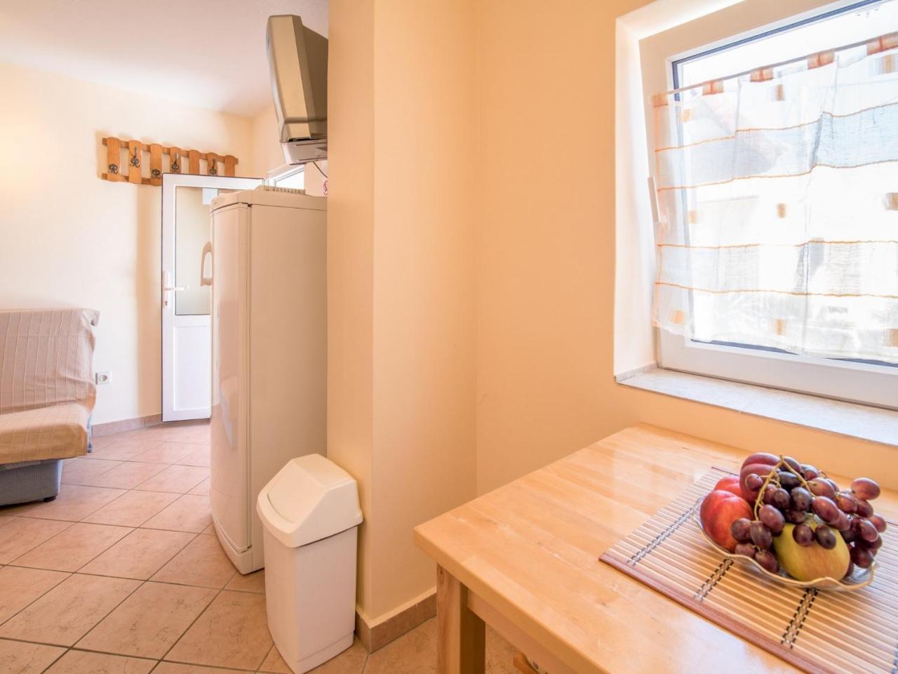 Apartment In Vrbnik/Insel Krk 13614 المظهر الخارجي الصورة